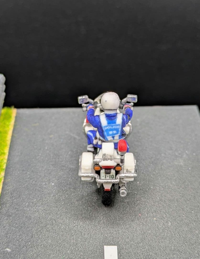クラウン覆面パトカー＆白バイのジオラマ