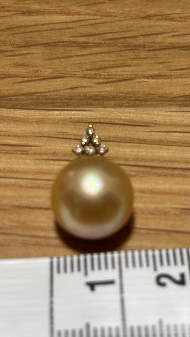 ダイヤ付き天然ゴルテンパールペンダント