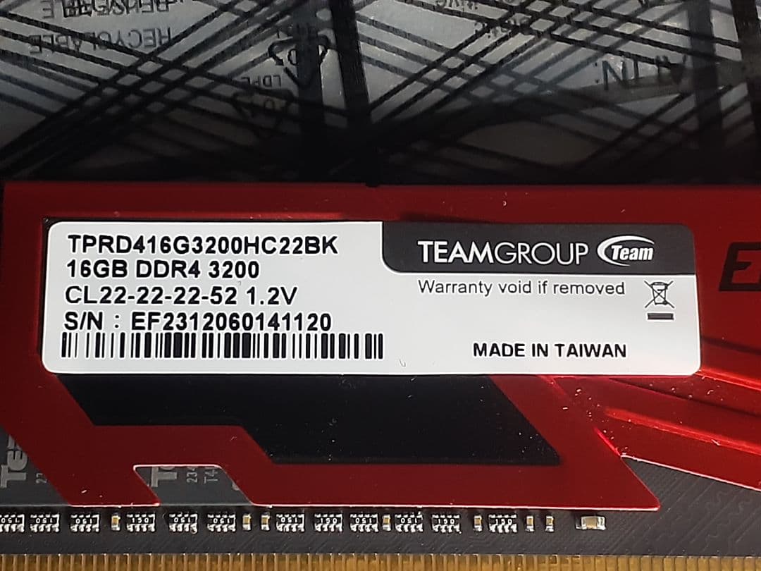 DDR4 3200 メモリ 16GB×2　team group ELITE