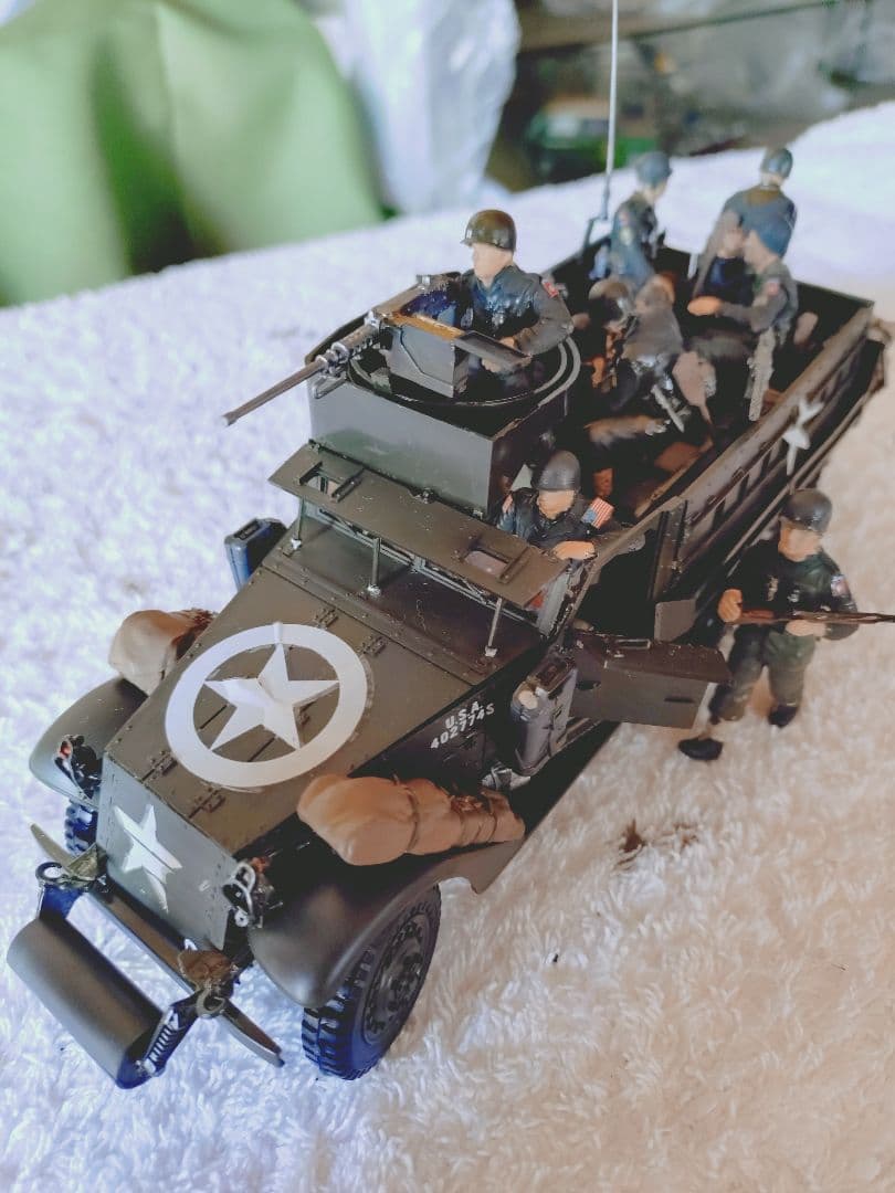 新春セール！パットン大戦車軍団兵員輸送車M3A2 1/35フィギュア9体