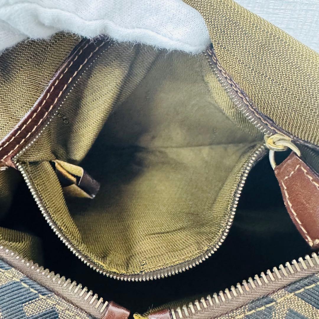 ✨FENDI✨フェンディ✨ズッカ柄✨V字ファスナー✨ブラウン✨トートバッグ✨