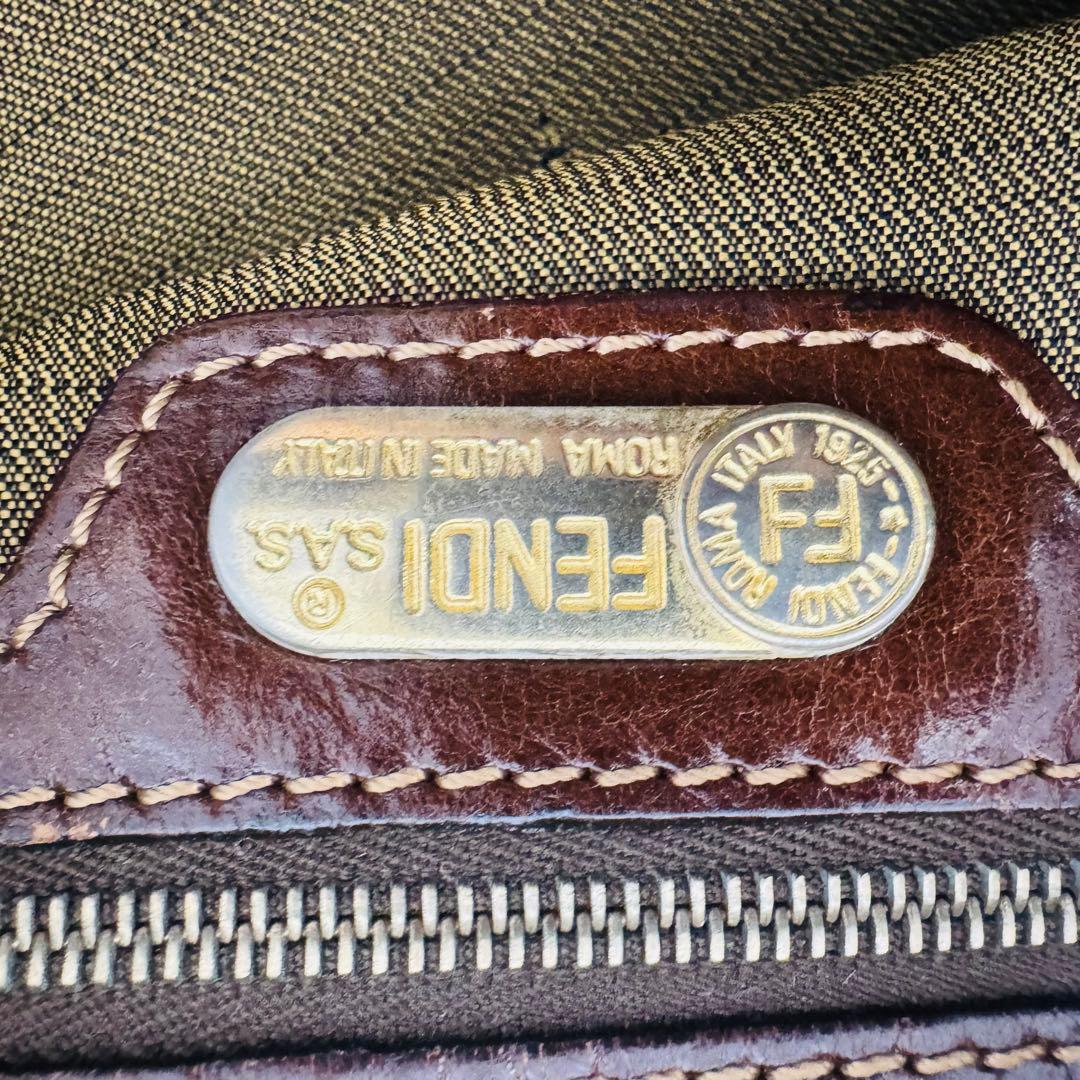 ✨FENDI✨フェンディ✨ズッカ柄✨V字ファスナー✨ブラウン✨トートバッグ✨