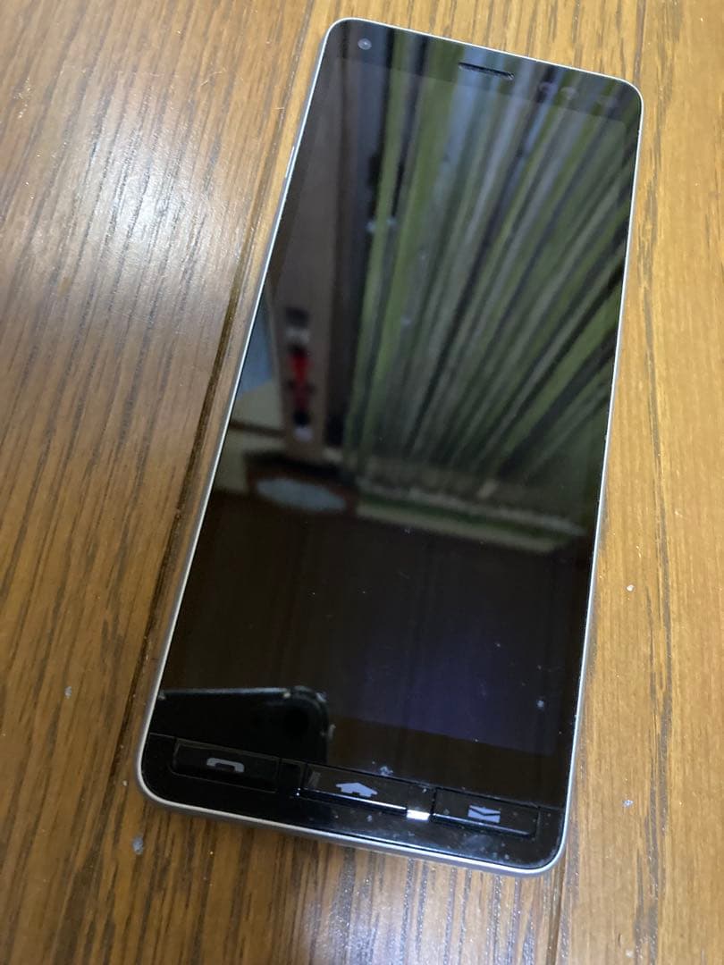 ホワイト シルバー スマートフォン本体A001KC未使用近状態保管Android