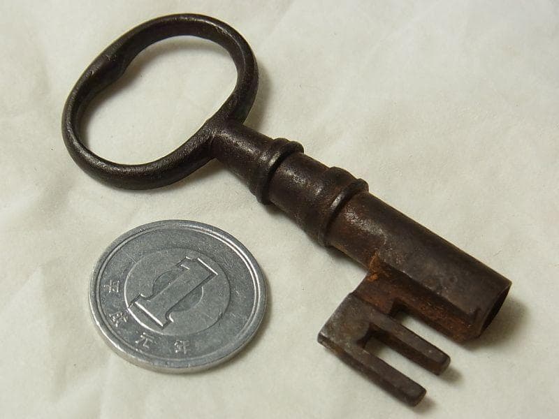 《p80》ヴィクトリア朝時代 英国 アンティーク “冠とVR”エンブレム南京錠