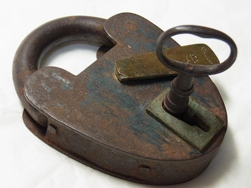 《p80》ヴィクトリア朝時代 英国 アンティーク “冠とVR”エンブレム南京錠