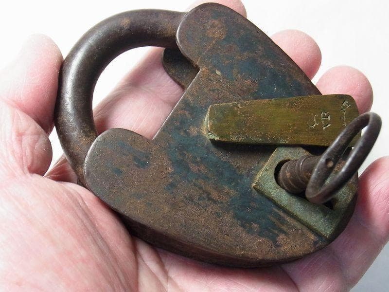 《p80》ヴィクトリア朝時代 英国 アンティーク “冠とVR”エンブレム南京錠