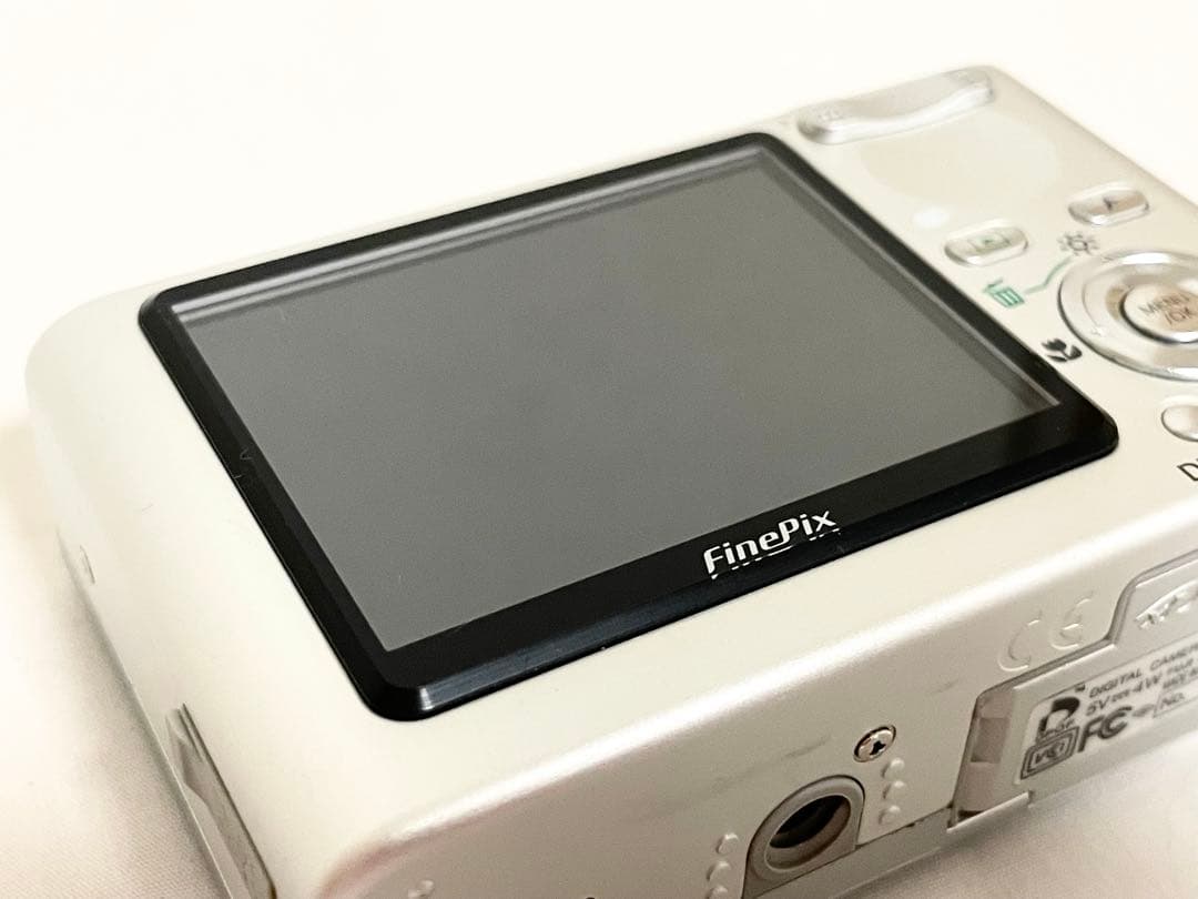 【美品・完動品】　FUJIFILM FinePix F10 シルバー　動作確認済