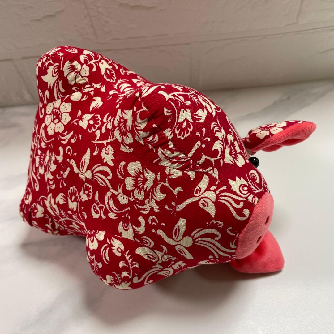 豚ぬいぐるみ　花柄　赤いブタ　総柄　布製　レア　アニマル　匿名配送