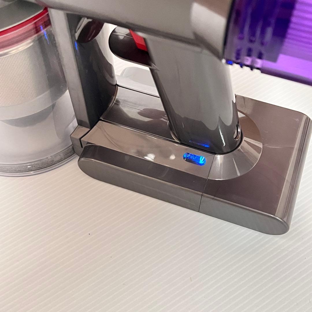 ダイソン dyson V8 本体　SV25 コードレス ハンディ　クリーナー