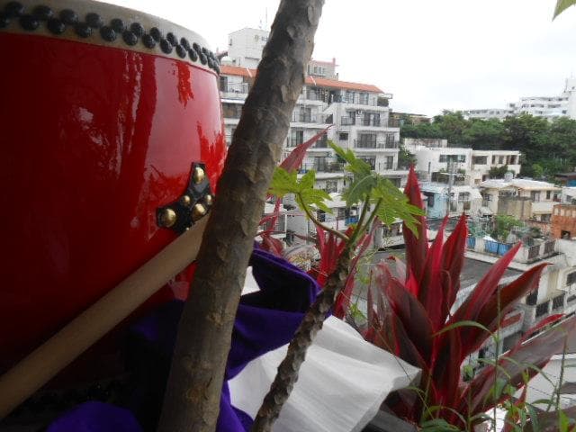 (送料無料)28.000円　Nエイサー大太鼓39x43 cm撥付き