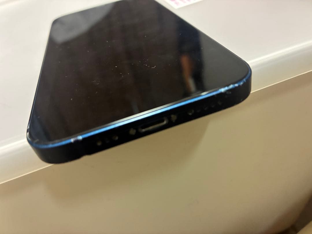 ミ*ズ様 iPhone12/64GB/バッテリー69%/SIM無/充電器付き