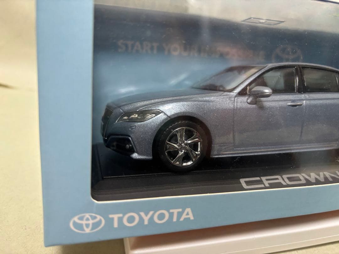 旧型クラウンRS　ミニカー　プレシャスガレナ　ケース付き未開封