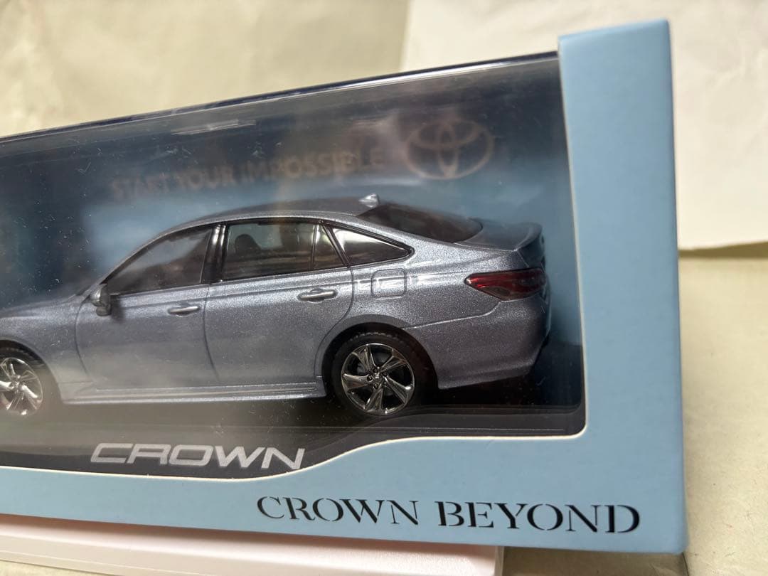 旧型クラウンRS　ミニカー　プレシャスガレナ　ケース付き未開封