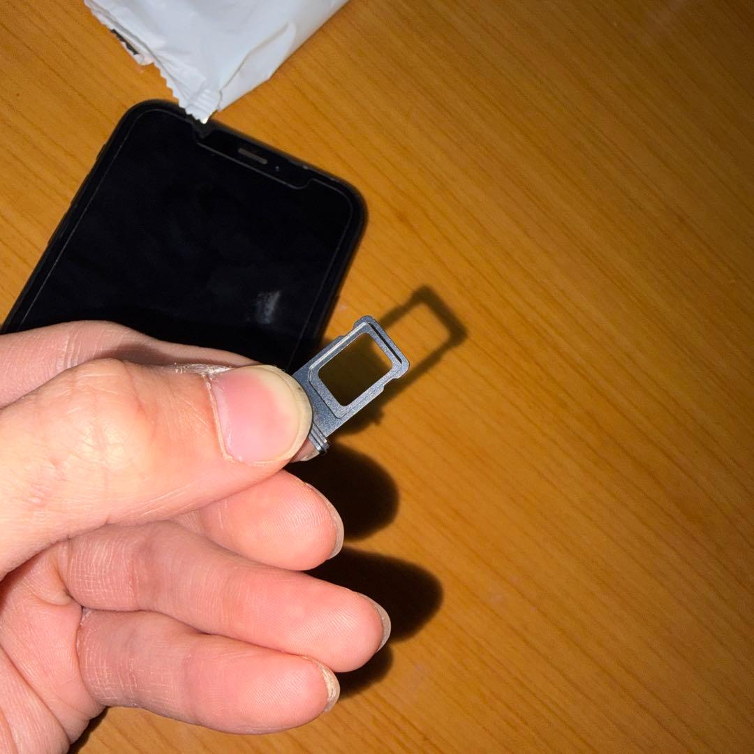 iPhone Xr ブラック128g simカード2枚使える