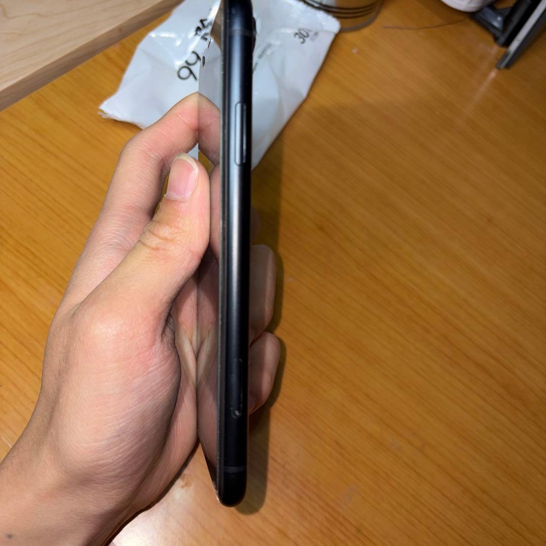 iPhone Xr ブラック128g simカード2枚使える