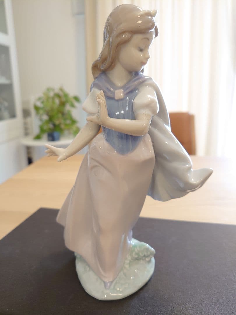 【極美品 絶版】LLADRO リヤドロ No.6036『ヤングプリンセス』