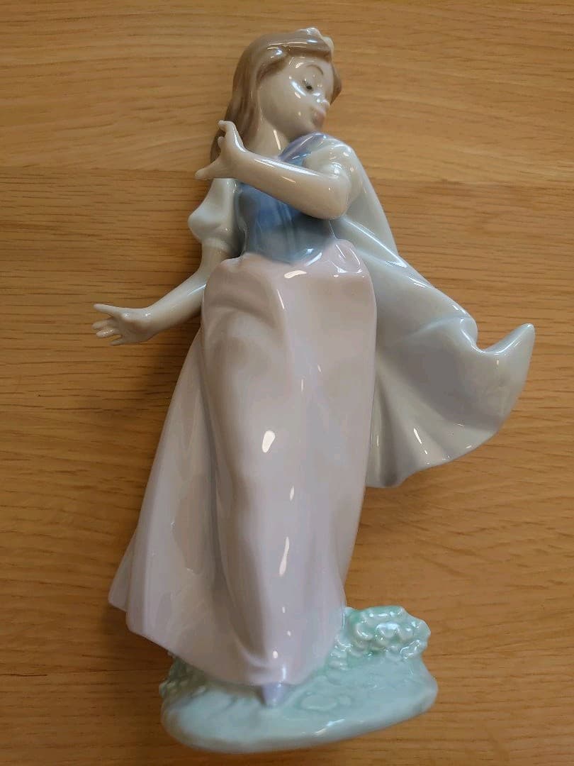 【極美品 絶版】LLADRO リヤドロ No.6036『ヤングプリンセス』