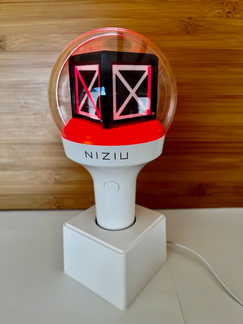 NiziU 公式ペンライト 美品 1回使用 京セラドーム購入 点灯確認済 即発送