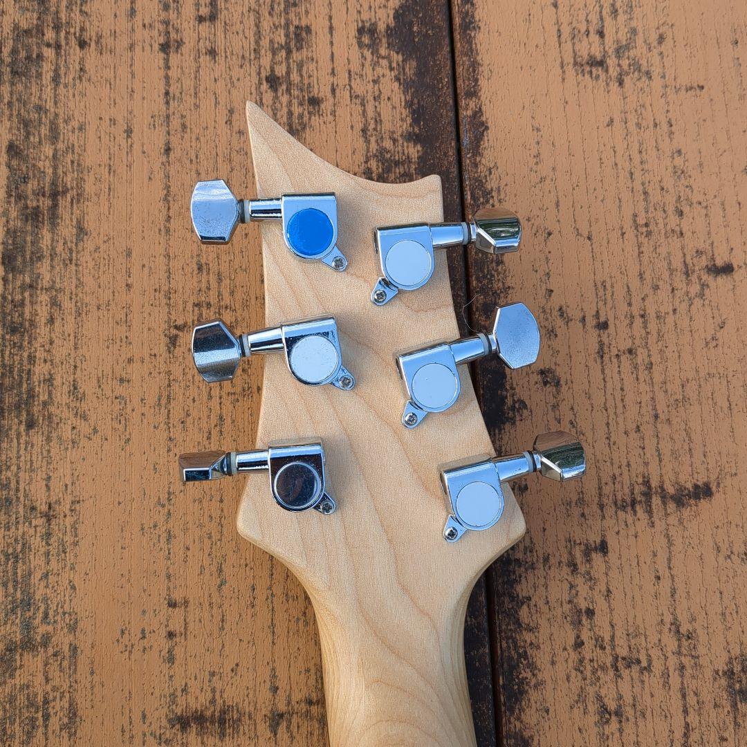 サンバースト エレキギター クールなデザイン　ノンブランド