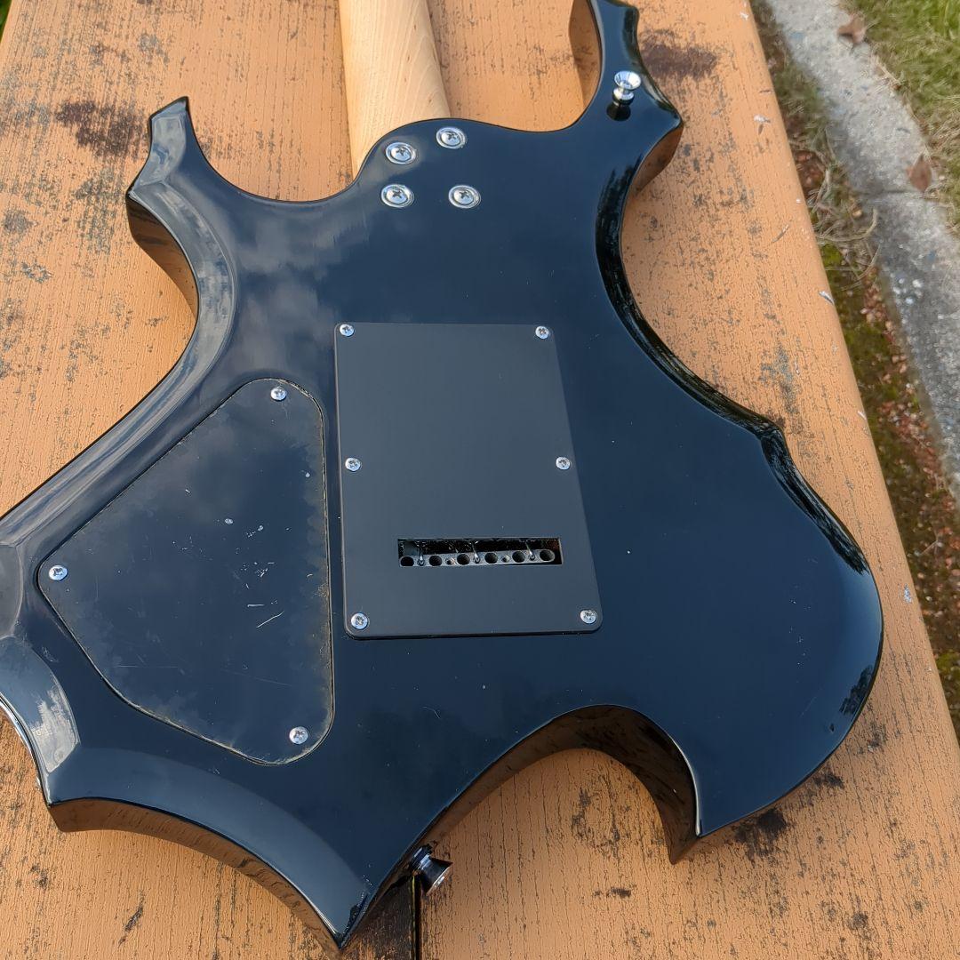 サンバースト エレキギター クールなデザイン　ノンブランド