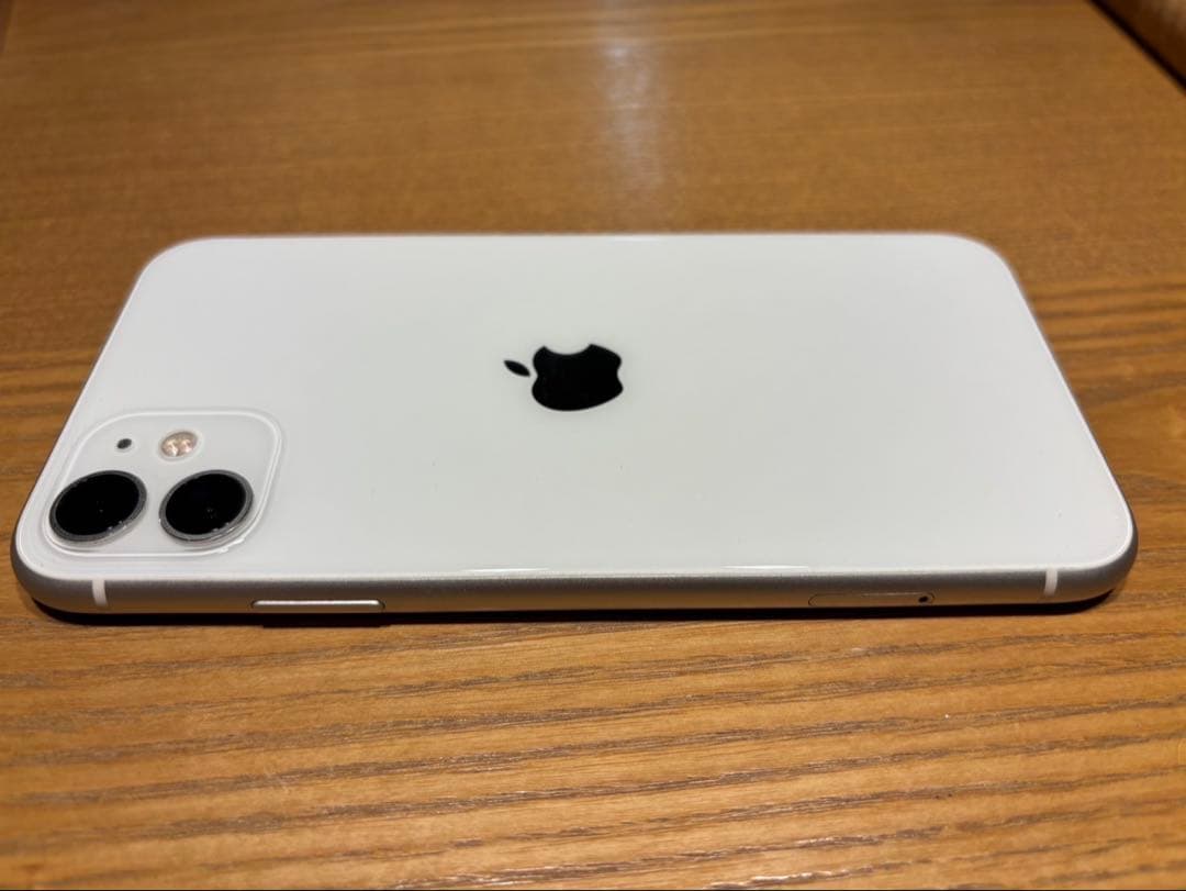 iPhone 11 ホワイト本体　128GB ジャンク