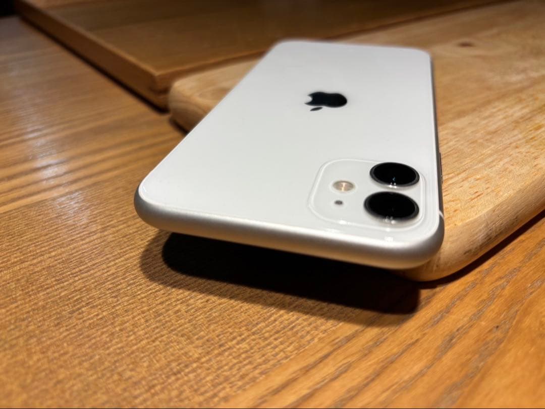 iPhone 11 ホワイト本体　128GB ジャンク