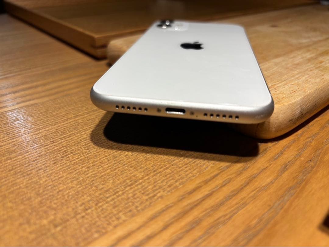 iPhone 11 ホワイト本体　128GB ジャンク