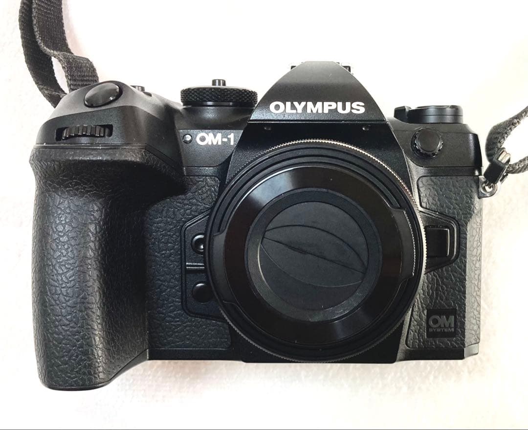 ［美品]M.ZUIKO 14-42mm 電動ズーム+自動開閉シャッター式キャップ