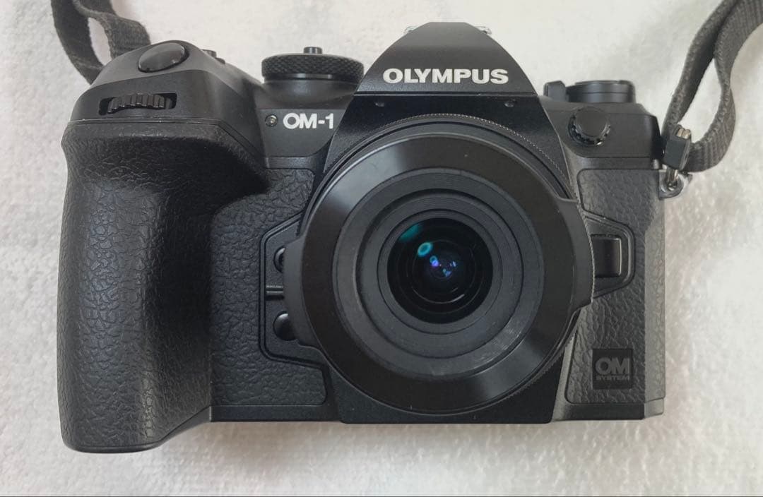 ［美品]M.ZUIKO 14-42mm 電動ズーム+自動開閉シャッター式キャップ