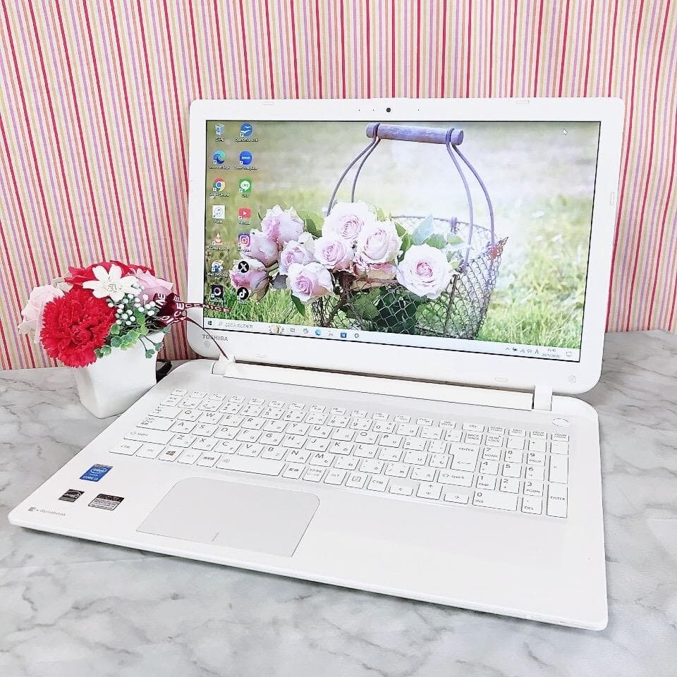 薄型軽量❣東芝ノートパソコン 白 SSD カメラ付き 初心者さん向け✨