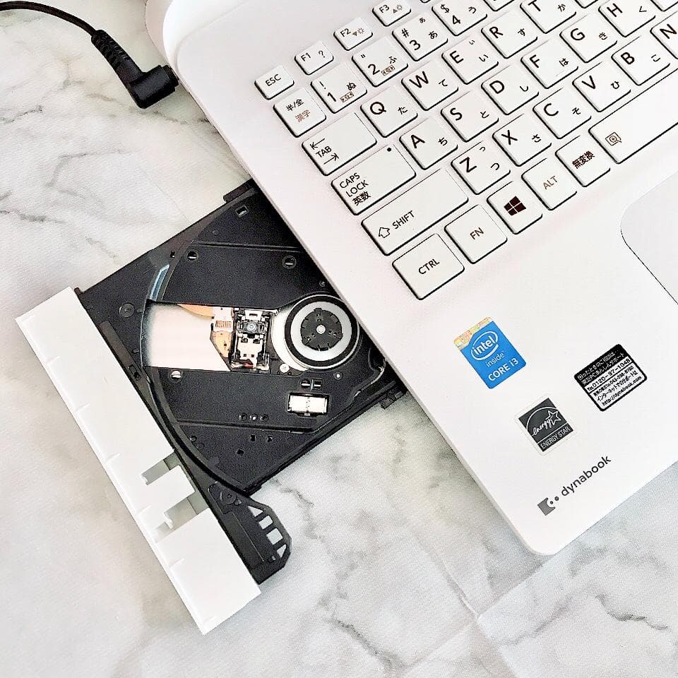 薄型軽量❣東芝ノートパソコン 白 SSD カメラ付き 初心者さん向け✨