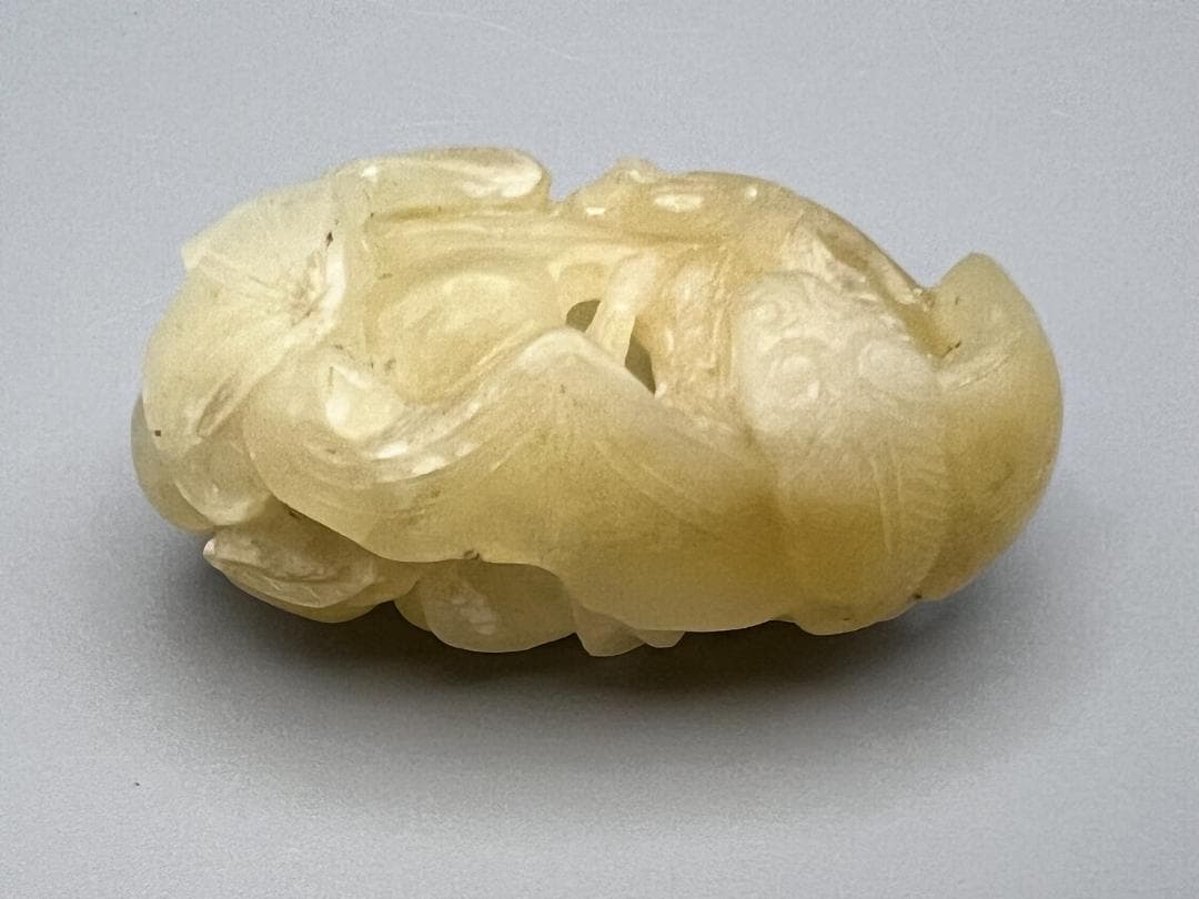 和田玉　双蝠　透かし彫り　元箱付　重量約22g