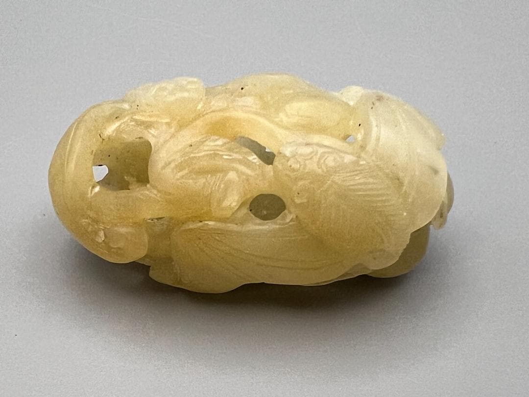 和田玉　双蝠　透かし彫り　元箱付　重量約22g