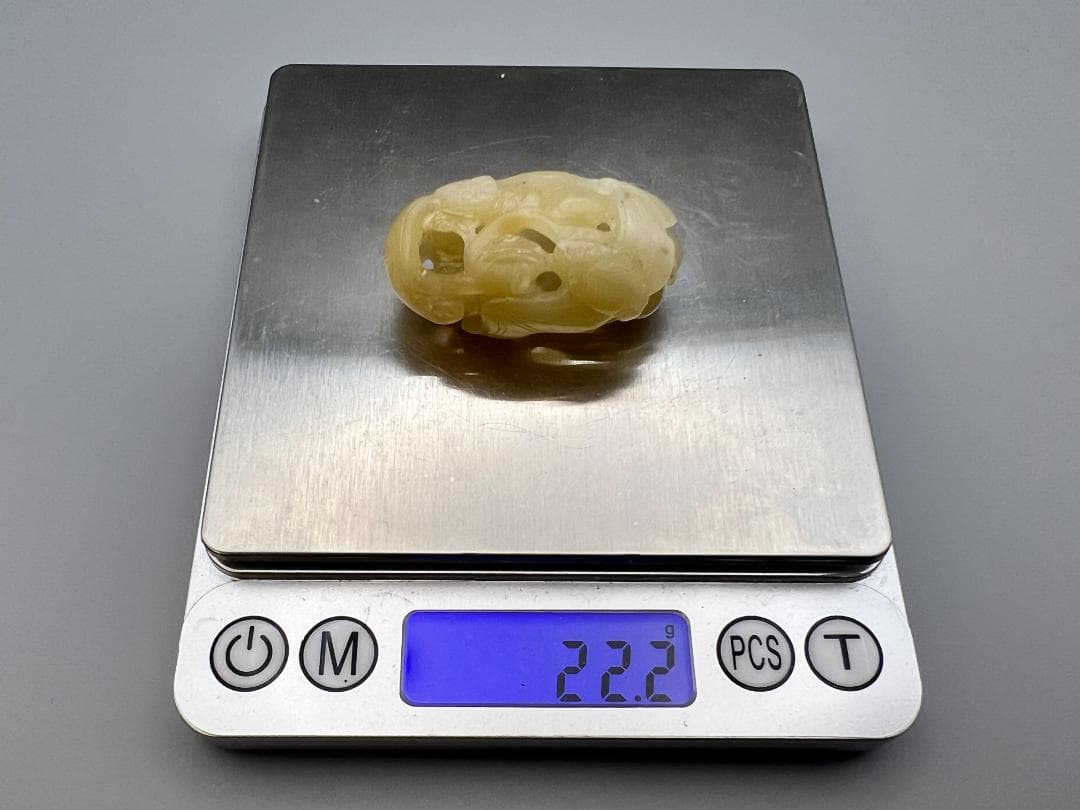和田玉　双蝠　透かし彫り　元箱付　重量約22g