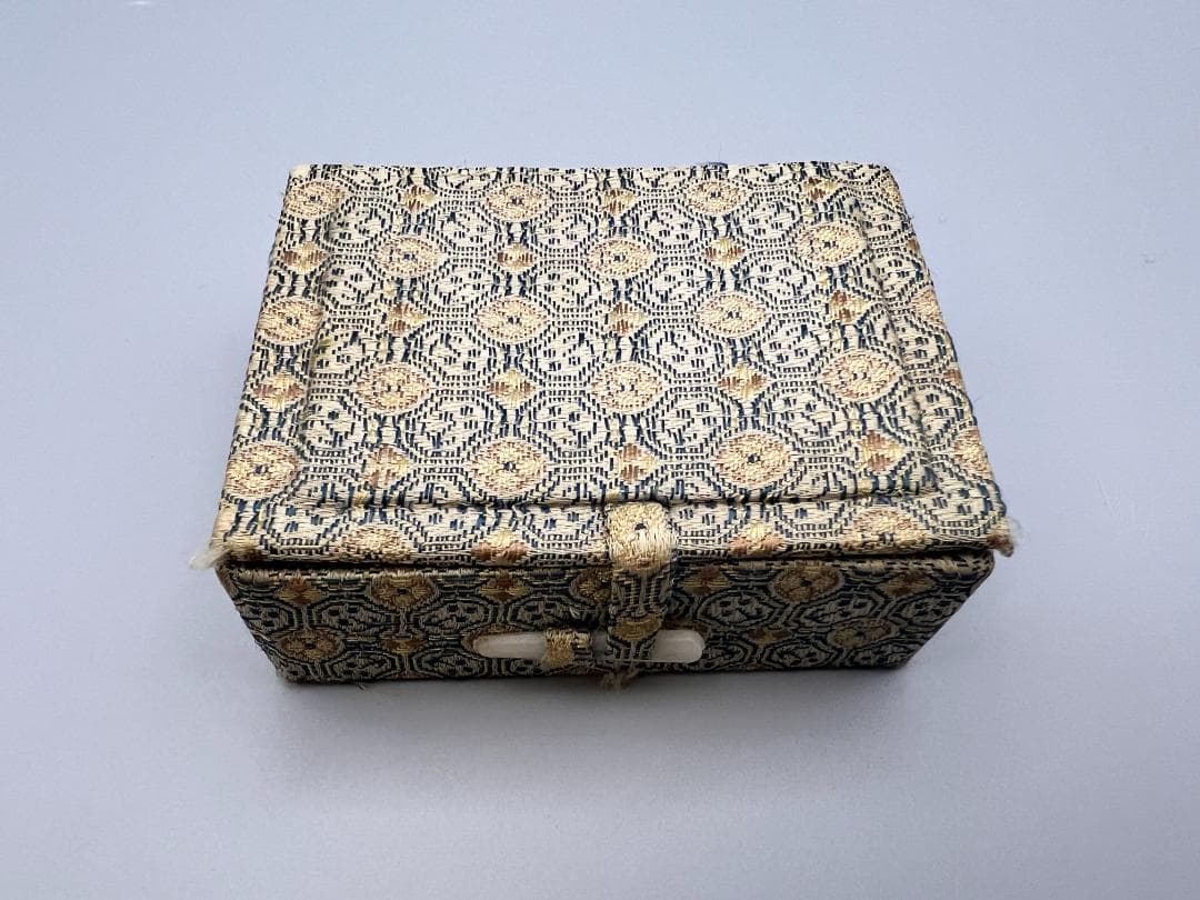 和田玉　双蝠　透かし彫り　元箱付　重量約22g