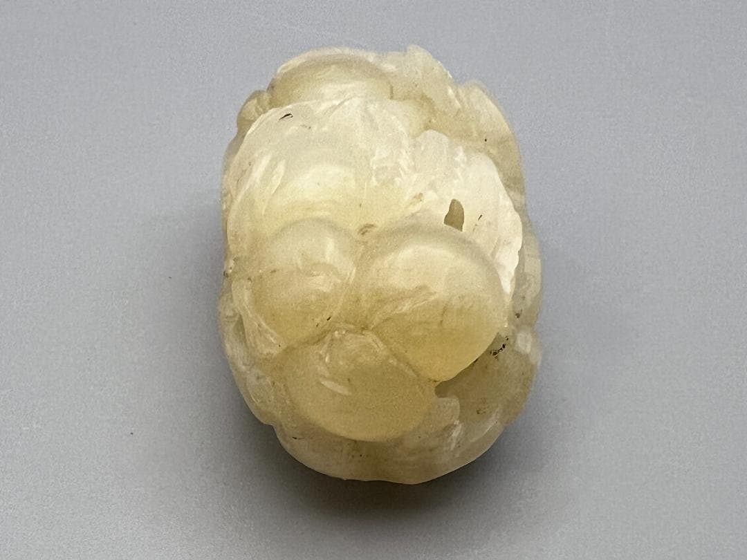 和田玉　双蝠　透かし彫り　元箱付　重量約22g