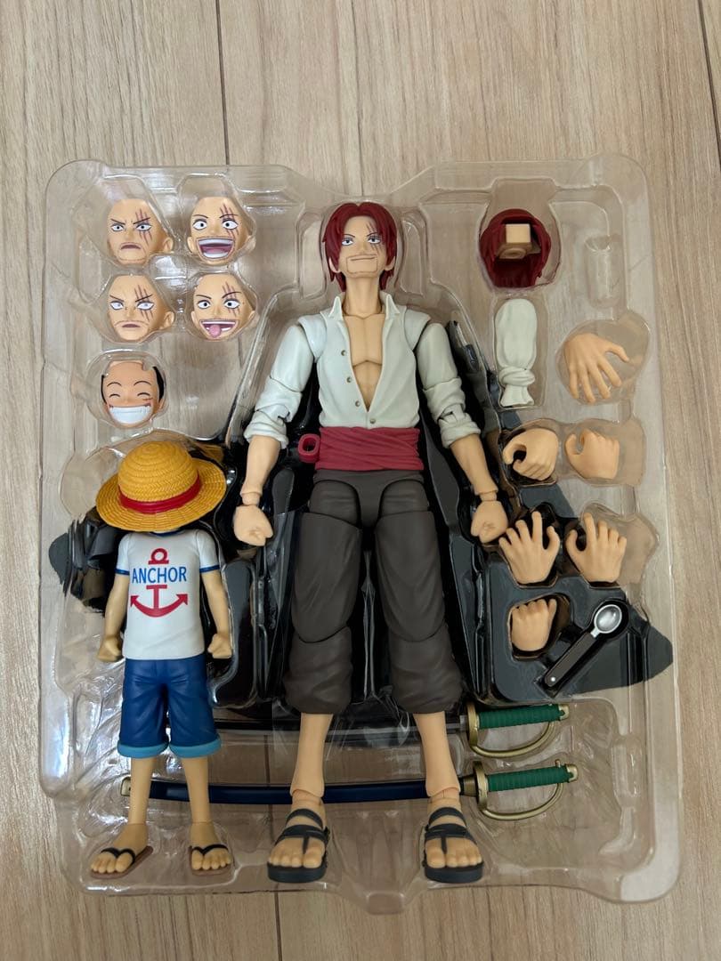 SHフィギュアーツ シャンクス ルフィ 幼少期