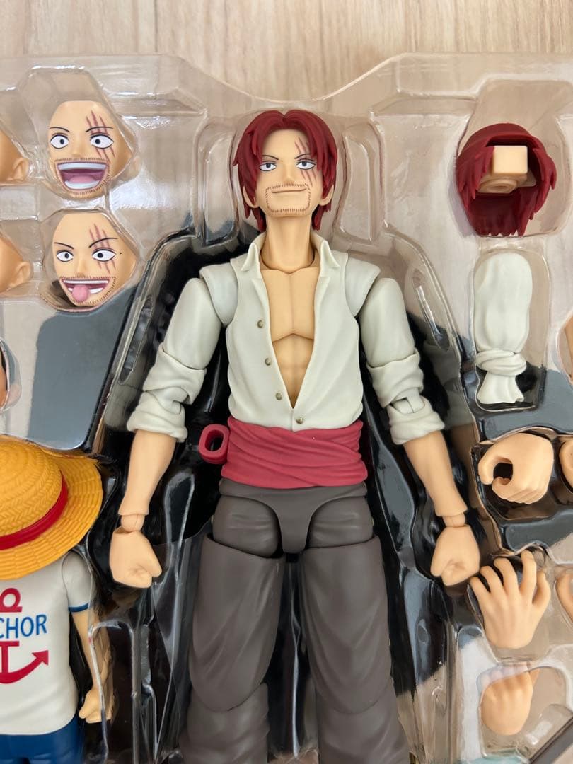 SHフィギュアーツ シャンクス ルフィ 幼少期