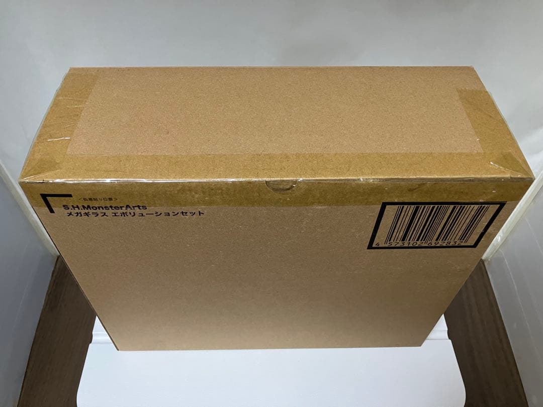 輸送箱未開封・S.H.MonsterArts メガギラス エボリューションセット