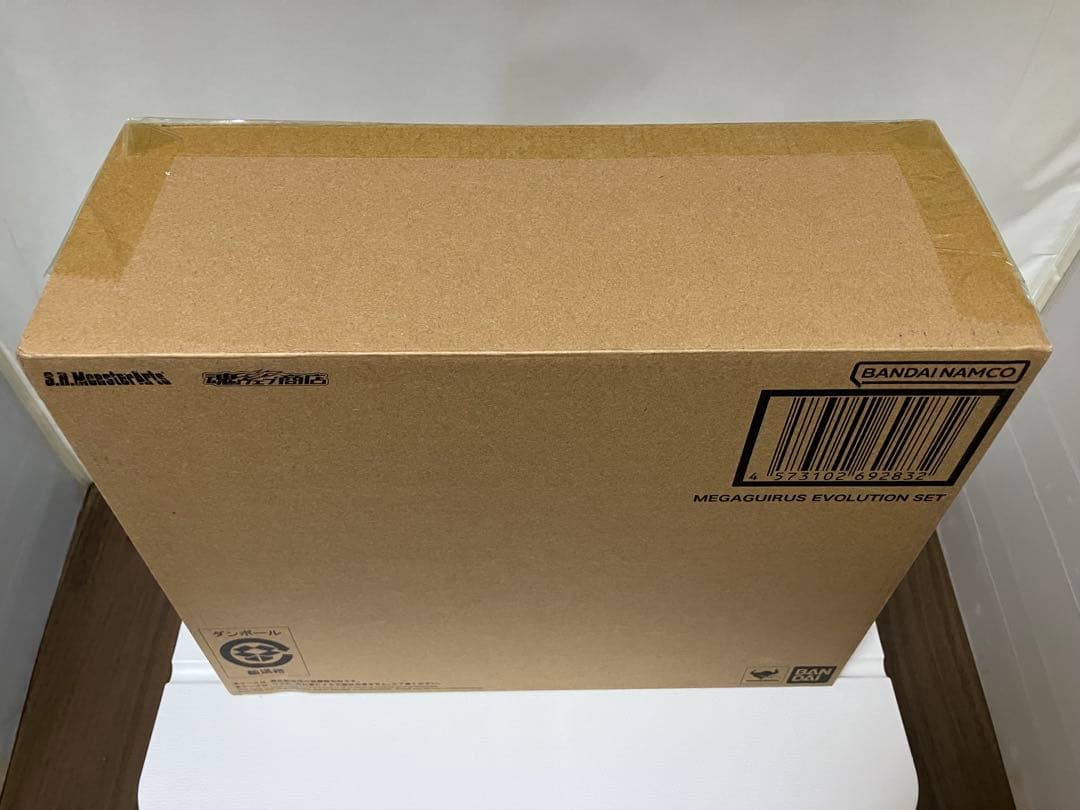 輸送箱未開封・S.H.MonsterArts メガギラス エボリューションセット