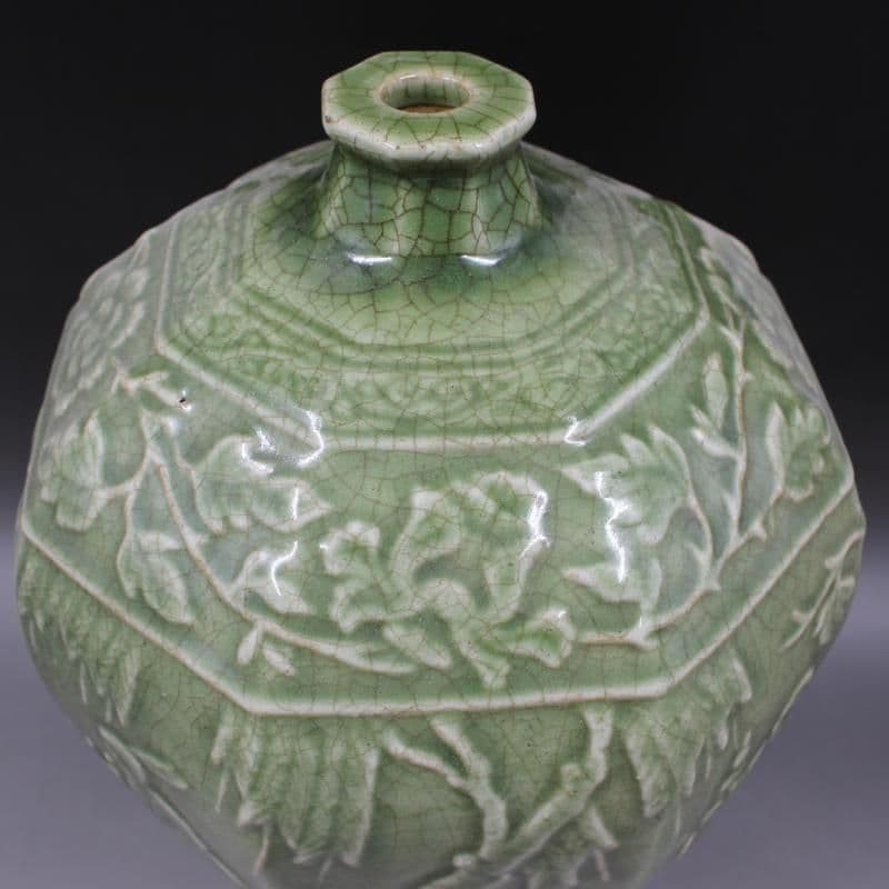 宋龍泉窯彫刻人物物語梅瓶 景徳鎮 陶磁器 装飾品 工芸品 美術品 置物