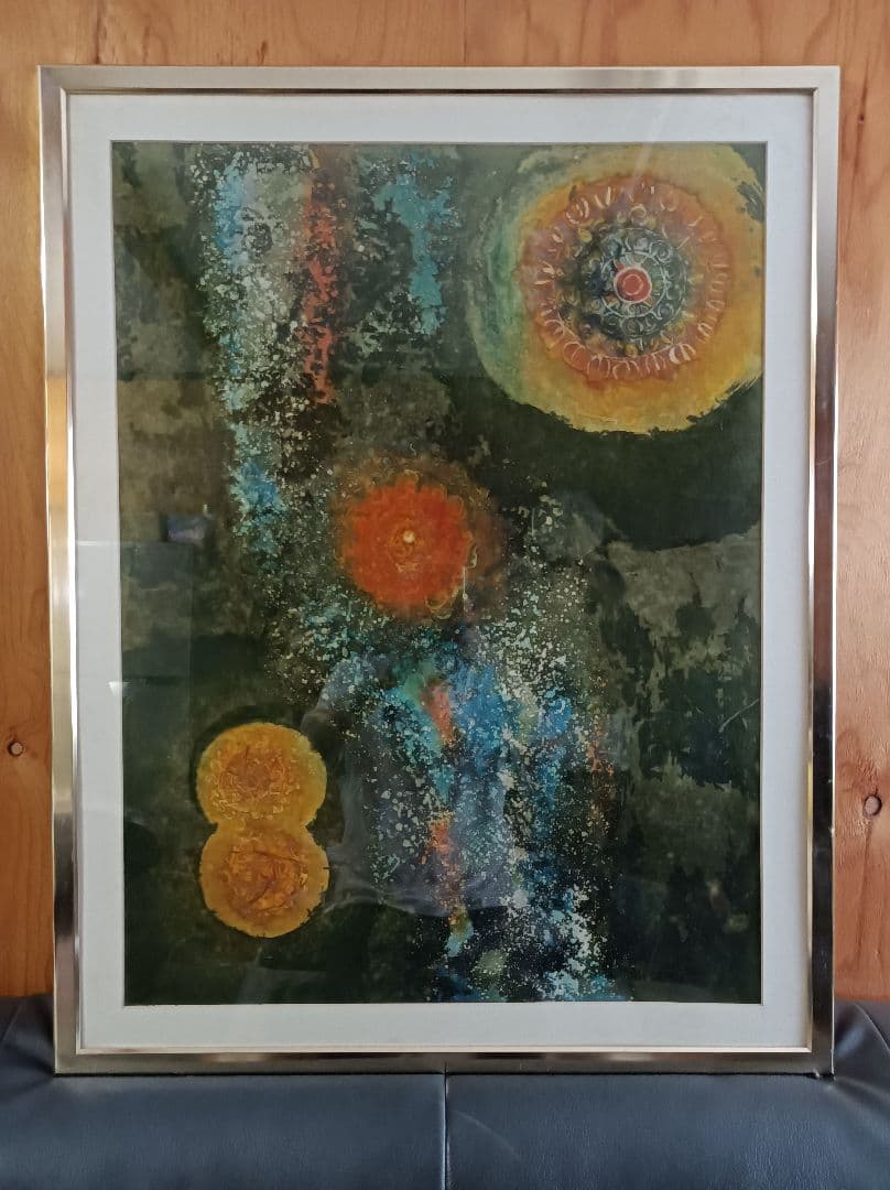 花模様の抽象的な絵画、大、中、小の花柄が織り成す華やかさの絵画