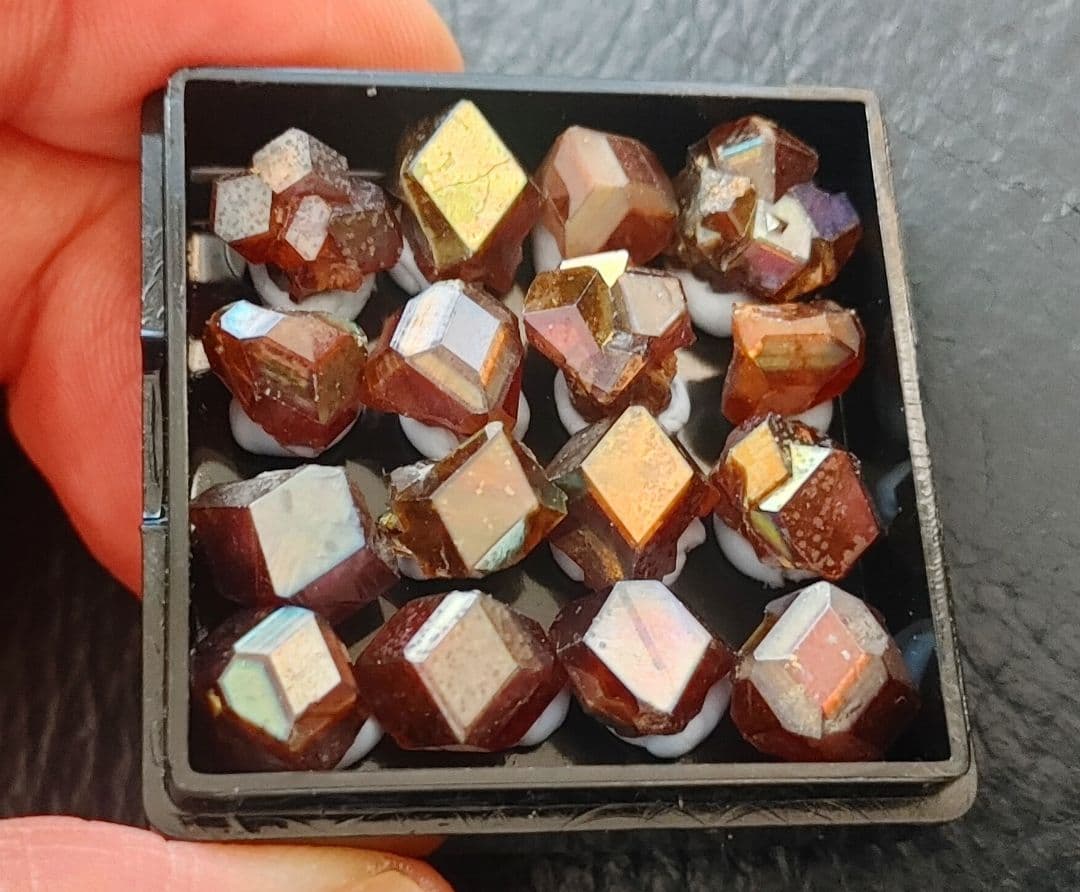 最終値下げ 奈良天川村産 レインボーガーネット結晶 １６ヶセット