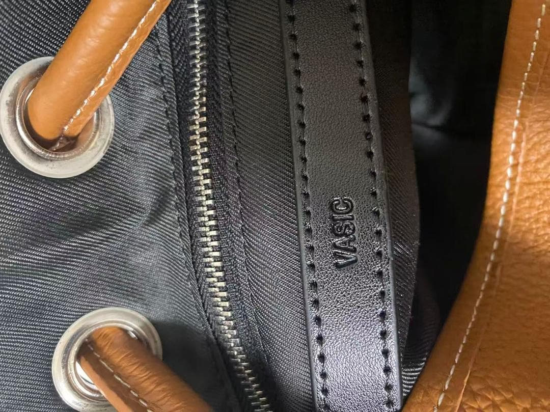 【美品】VASIC BOND ショルダーバッグ