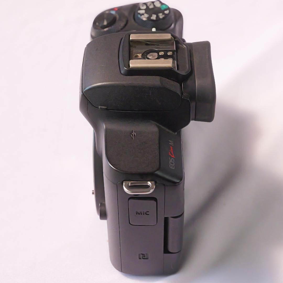 Canon EOS Kiss M ミラーレスカメラ