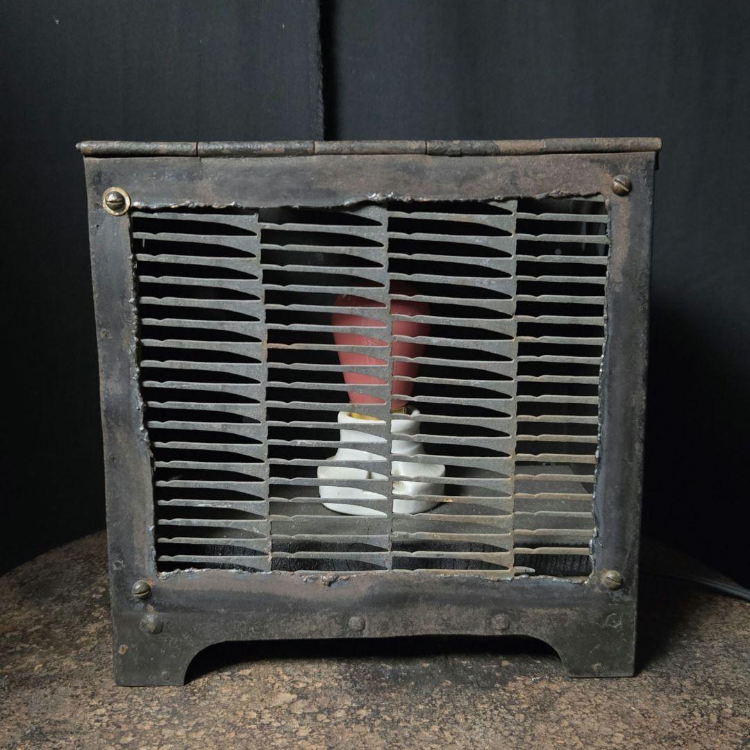 実用よりはインテリア向きボックスライトのオブジェインダストリアル骨董市古物