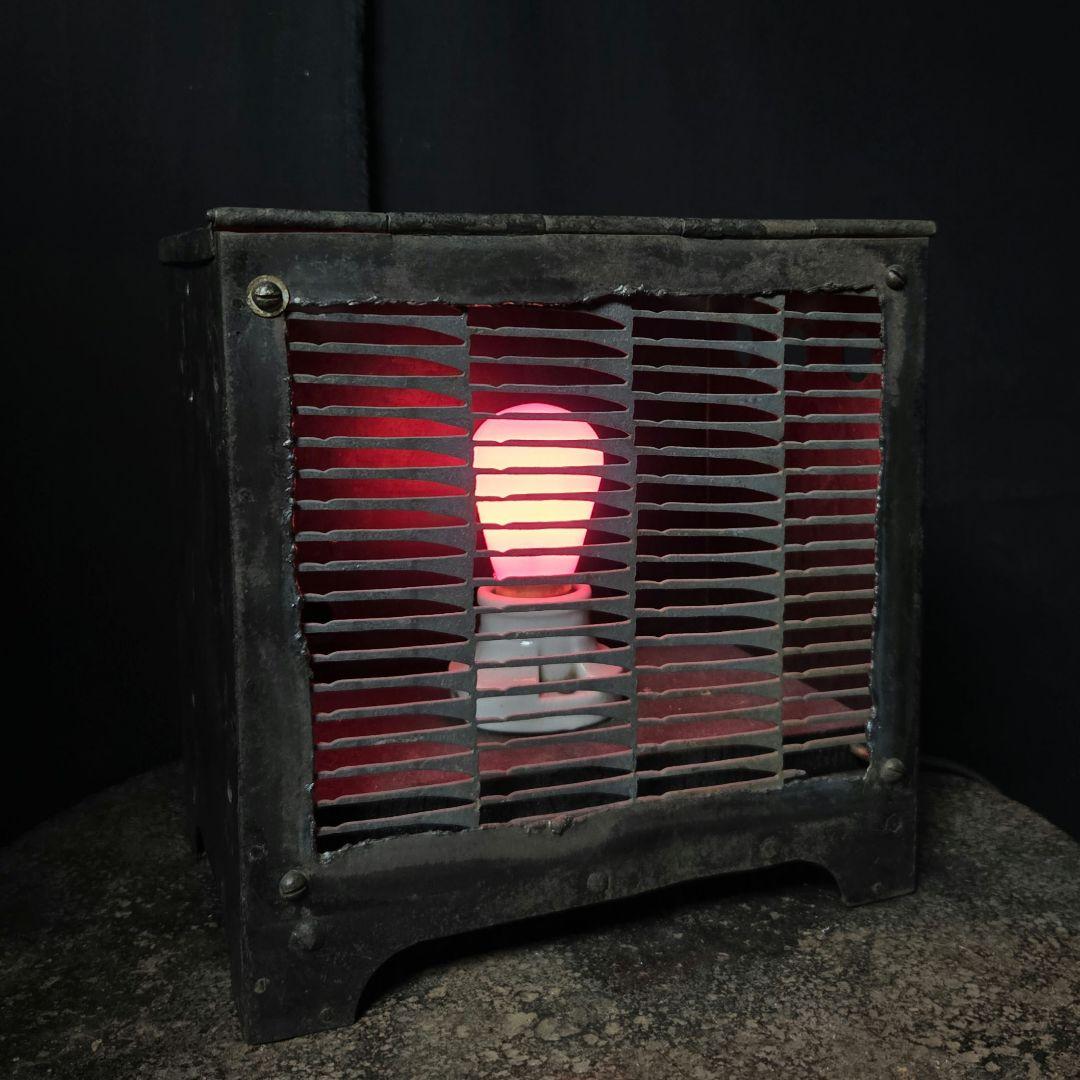 実用よりはインテリア向きボックスライトのオブジェインダストリアル骨董市古物