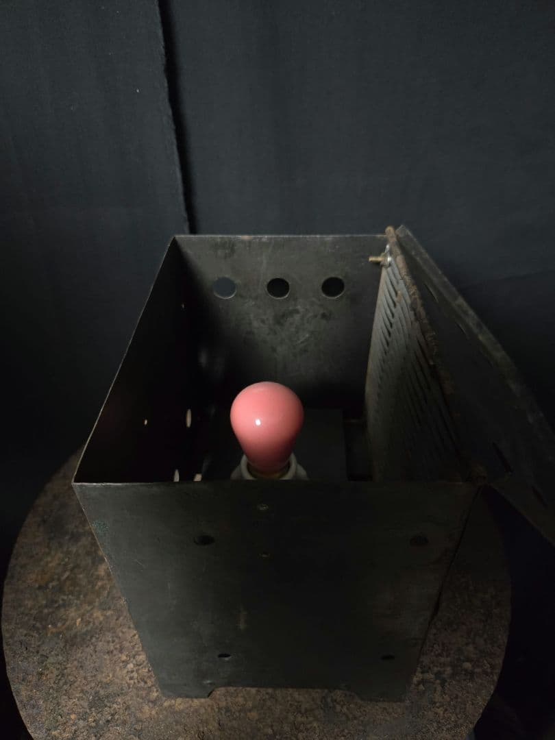 実用よりはインテリア向きボックスライトのオブジェインダストリアル骨董市古物