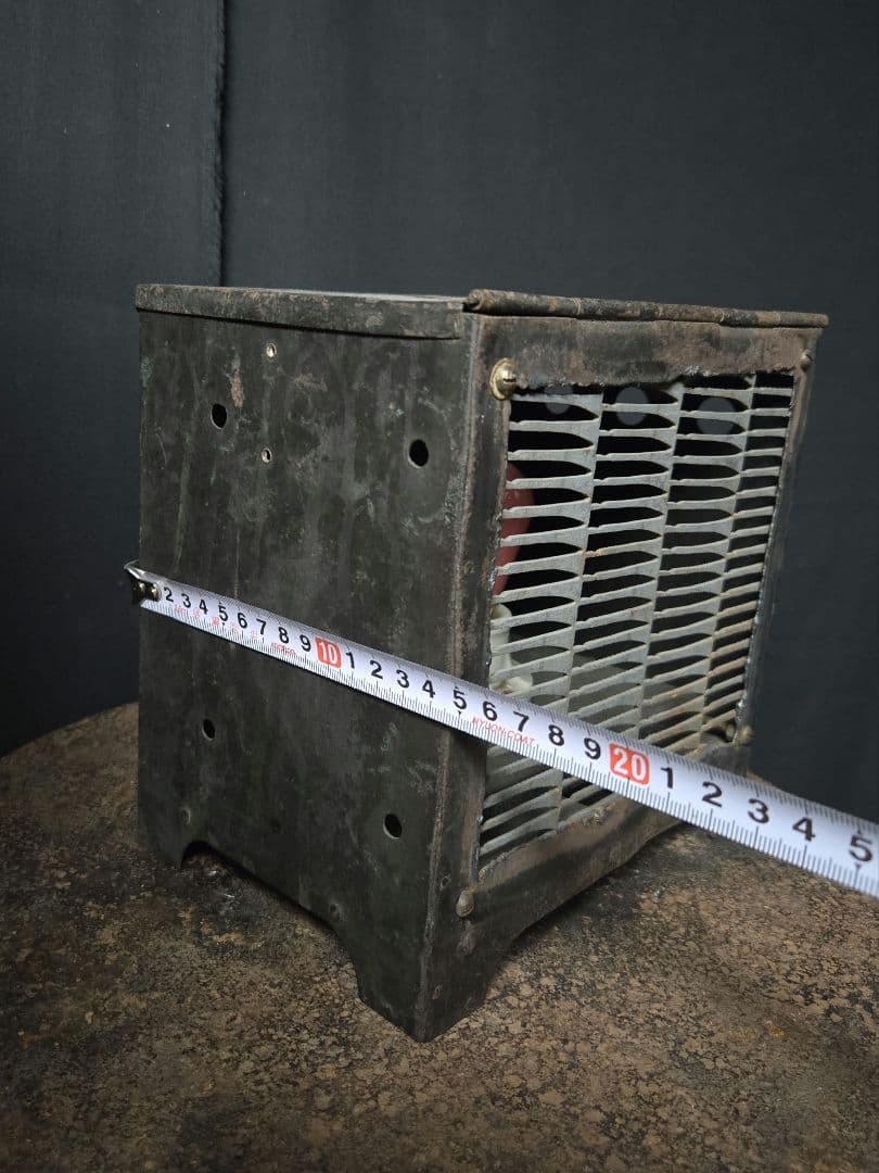 実用よりはインテリア向きボックスライトのオブジェインダストリアル骨董市古物