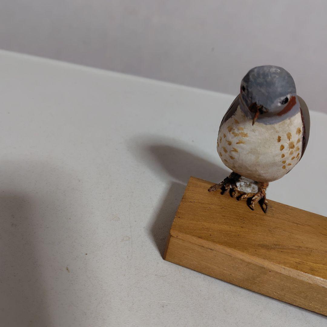 本物木彫の子鳥です。